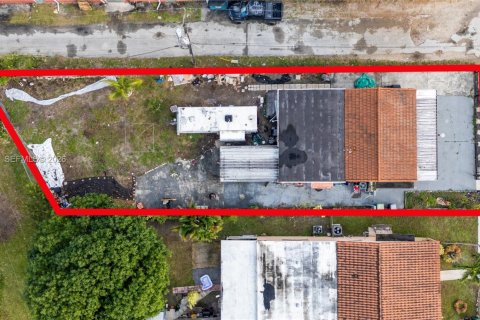 Casa en venta en Opa-locka, Florida, 4 dormitorios, 122.63 m2 № 1999994 - foto 6