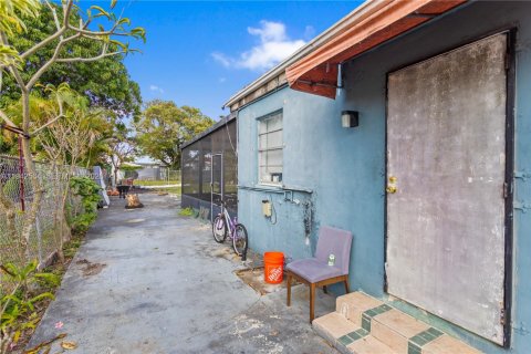 Casa en venta en Opa-locka, Florida, 4 dormitorios, 122.63 m2 № 1999994 - foto 21