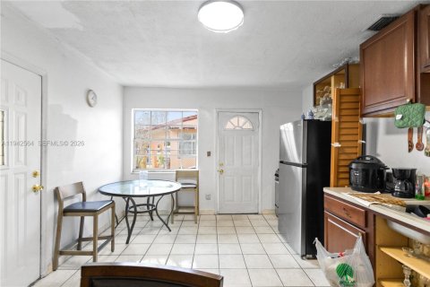 Casa en venta en Opa-locka, Florida, 4 dormitorios, 122.63 m2 № 1999994 - foto 11