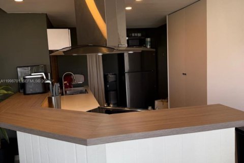 Copropriété à louer à Aventura, Floride: 1 chambre, 100.06 m2 № 2256283 - photo 3