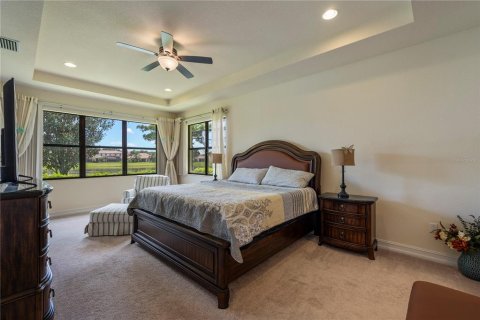 House in Orlando, Florida 4 bedrooms, 414.34 sq.m. № 2324135 - photo 15