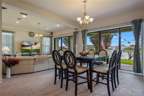 House in Orlando, Florida 4 bedrooms, 414.34 sq.m. № 2324135 - photo 13
