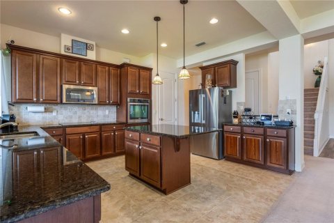 House in Orlando, Florida 4 bedrooms, 414.34 sq.m. № 2324135 - photo 9