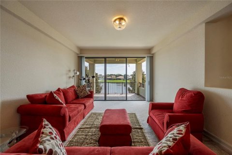 House in Orlando, Florida 4 bedrooms, 414.34 sq.m. № 2324135 - photo 21