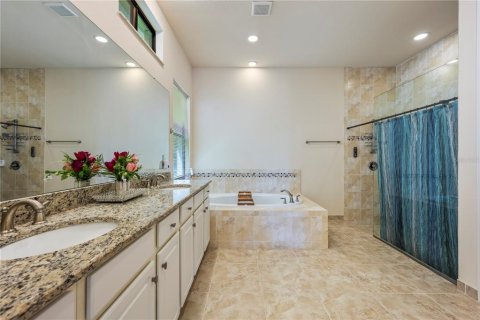 House in Orlando, Florida 4 bedrooms, 414.34 sq.m. № 2324135 - photo 18