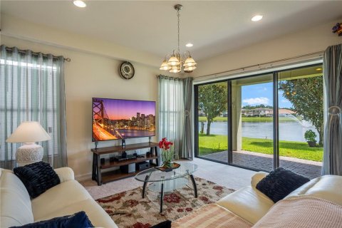 House in Orlando, Florida 4 bedrooms, 414.34 sq.m. № 2324135 - photo 7