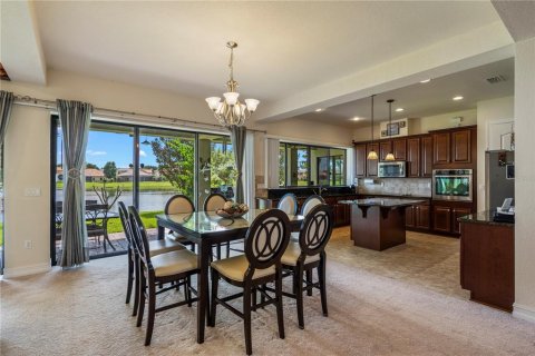 House in Orlando, Florida 4 bedrooms, 414.34 sq.m. № 2324135 - photo 11