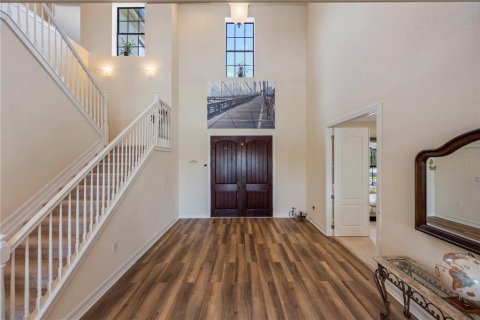 House in Orlando, Florida 4 bedrooms, 414.34 sq.m. № 2324135 - photo 5