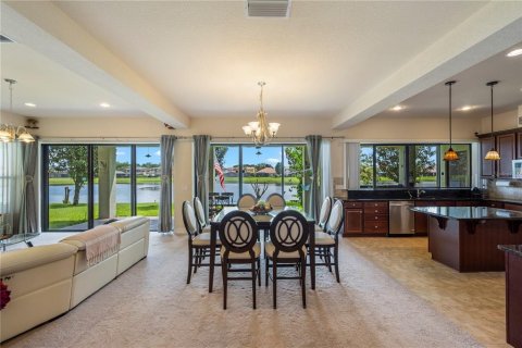 House in Orlando, Florida 4 bedrooms, 414.34 sq.m. № 2324135 - photo 12