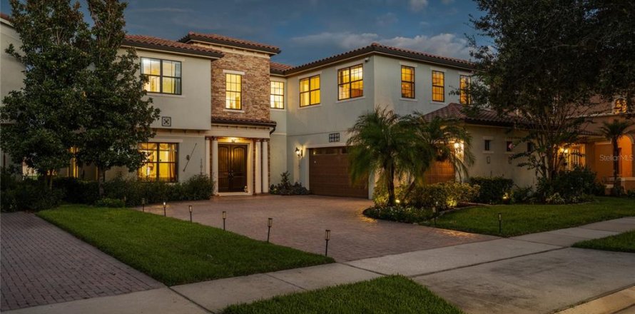 House in Orlando, Florida 4 bedrooms, 414.34 sq.m. № 2324135
