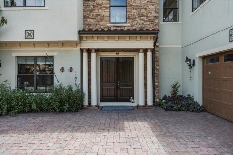 House in Orlando, Florida 4 bedrooms, 414.34 sq.m. № 2324135 - photo 3