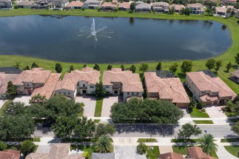 House in Orlando, Florida 4 bedrooms, 414.34 sq.m. № 2324135 - photo 4