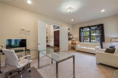 House in Orlando, Florida 4 bedrooms, 414.34 sq.m. № 2324135 - photo 14