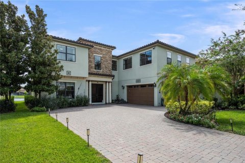 House in Orlando, Florida 4 bedrooms, 414.34 sq.m. № 2324135 - photo 2