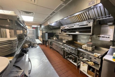 Propiedad comercial en venta en Sarasota, Florida, 865.2 m2 № 2204317 - foto 8