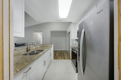 Condo in Naples, Florida, 4 bedrooms № 2379399 - photo 11