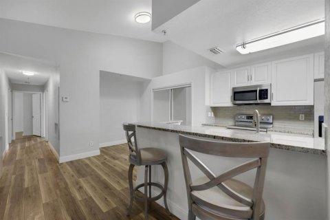 Condo in Naples, Florida, 4 bedrooms № 2379399 - photo 13