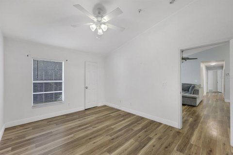 Condo in Naples, Florida, 4 bedrooms № 2379399 - photo 16