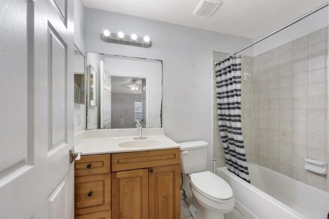 Condo in Naples, Florida, 4 bedrooms № 2379399 - photo 25
