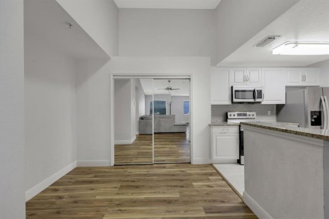 Condo in Naples, Florida, 4 bedrooms № 2379399 - photo 15