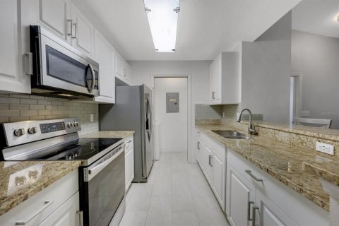 Condo in Naples, Florida, 4 bedrooms № 2379399 - photo 10