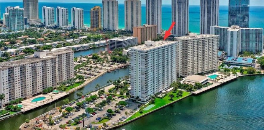 Condo à Sunny Isles Beach, Floride, 2 chambres № 1782021