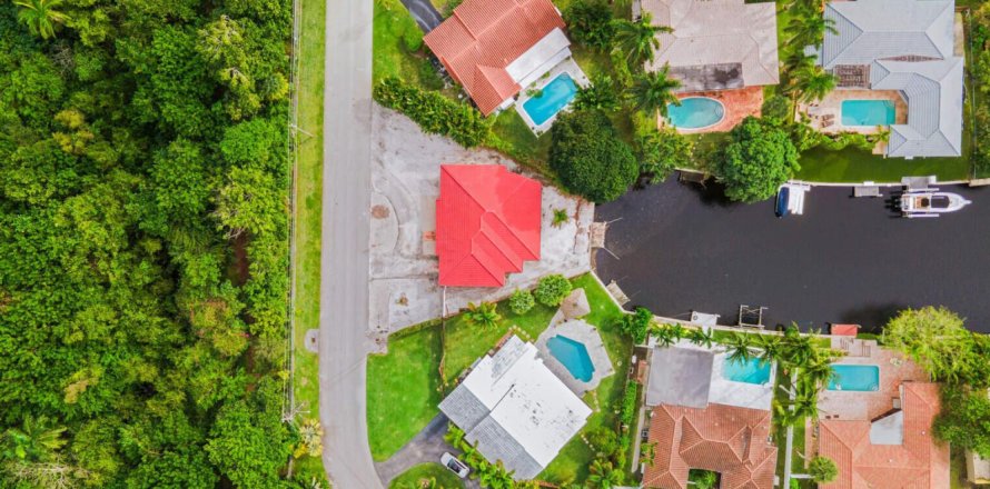 House in Boca Raton, Florida 2 bedrooms, 163.69 sq.m. № 950317