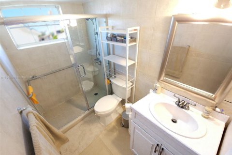 Villa ou maison à vendre à Hialeah, Floride: 4 chambres, 201.23 m2 № 1971392 - photo 8