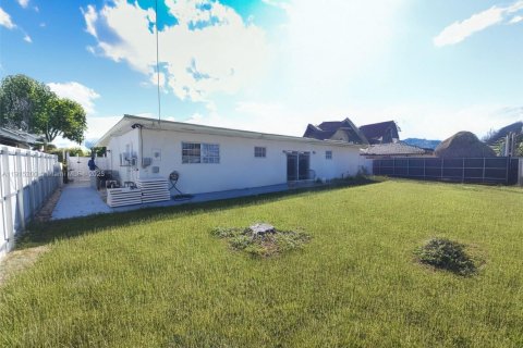 Villa ou maison à vendre à Hialeah, Floride: 4 chambres, 201.23 m2 № 1971392 - photo 14