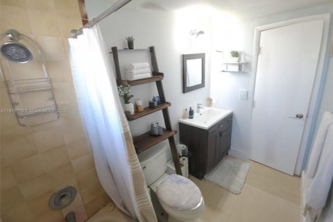 Villa ou maison à vendre à Hialeah, Floride: 4 chambres, 201.23 m2 № 1971392 - photo 19