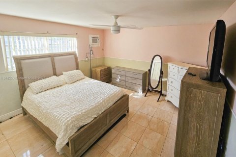 Villa ou maison à vendre à Hialeah, Floride: 4 chambres, 201.23 m2 № 1971392 - photo 22