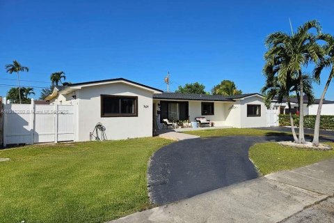 Villa ou maison à vendre à Hialeah, Floride: 4 chambres, 201.23 m2 № 1971392 - photo 7