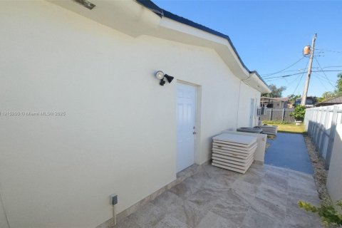 Villa ou maison à vendre à Hialeah, Floride: 4 chambres, 201.23 m2 № 1971392 - photo 12