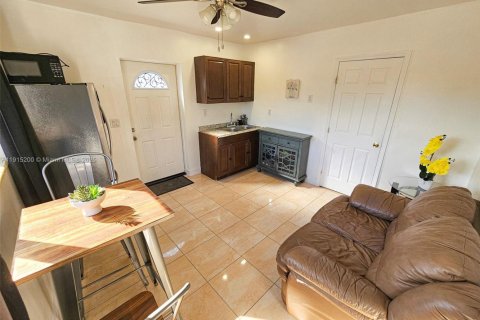 Villa ou maison à vendre à Hialeah, Floride: 4 chambres, 201.23 m2 № 1971392 - photo 15