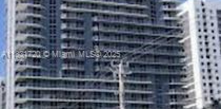 Condominio en Miami, Florida, 2 dormitorios  № 1809128