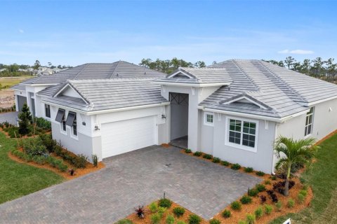 House in Port St. Lucie, Florida 3 bedrooms, 240.25 sq.m. № 2307115 - photo 2