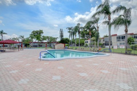 Condo in Delray Beach, Florida, 2 bedrooms  № 1230267 - photo 1