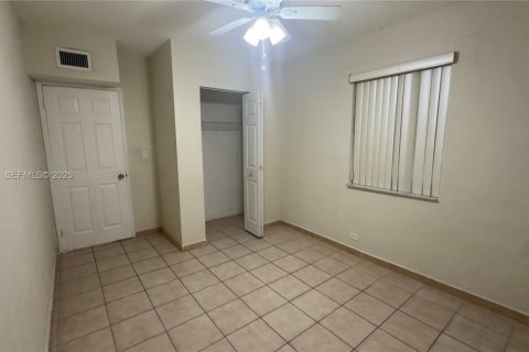 House in Hialeah, Florida 4 bedrooms, 163.14 sq.m. № 1983961 - photo 11