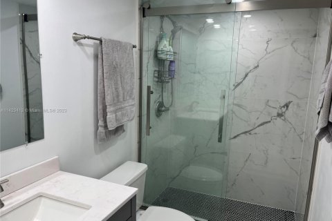 Condominio en venta en Hallandale Beach, Florida, 1 dormitorio, 68.38 m2 № 1753179 - foto 2