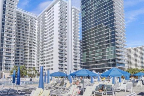 Condominio en venta en Hallandale Beach, Florida, 1 dormitorio, 68.38 m2 № 1753179 - foto 10