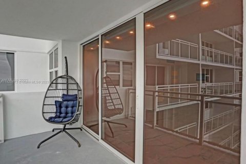 Condominio en venta en Hallandale Beach, Florida, 1 dormitorio, 68.38 m2 № 1753179 - foto 15