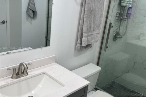 Condominio en venta en Hallandale Beach, Florida, 1 dormitorio, 68.38 m2 № 1753179 - foto 4