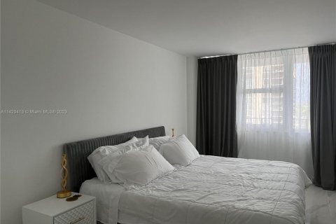Condominio en venta en Hallandale Beach, Florida, 1 dormitorio, 68.38 m2 № 1753179 - foto 3
