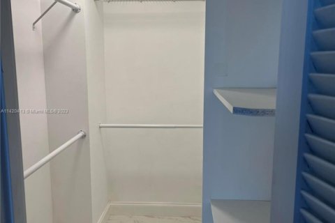 Condominio en venta en Hallandale Beach, Florida, 1 dormitorio, 68.38 m2 № 1753179 - foto 7
