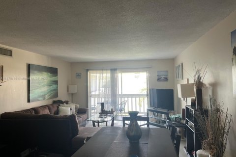 Copropriété à vendre à Deerfield Beach, Floride: 2 chambres, 88.26 m2 № 1980610 - photo 8