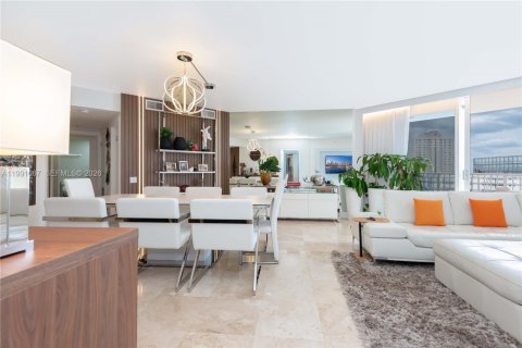 Copropriété à vendre à Miami, Floride: 3 chambres, 153.75 m2 № 2052419 - photo 11
