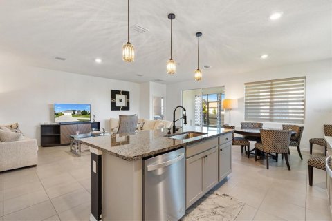 House in Wildwood, Florida 4 bedrooms, 188.68 sq.m. № 1747179 - photo 14