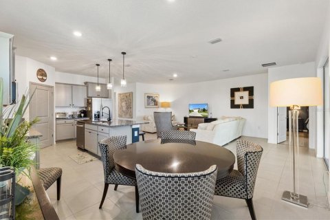 House in Wildwood, Florida 4 bedrooms, 188.68 sq.m. № 1747179 - photo 12