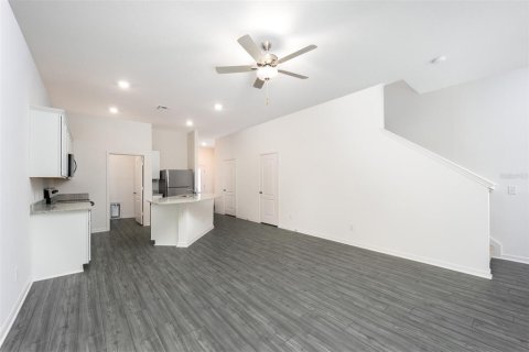 Townhouse in Dundee, Florida 2 bedrooms, 146.23 sq.m. № 2219220 - photo 8
