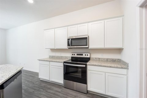 Townhouse in Dundee, Florida 2 bedrooms, 146.23 sq.m. № 2219220 - photo 5